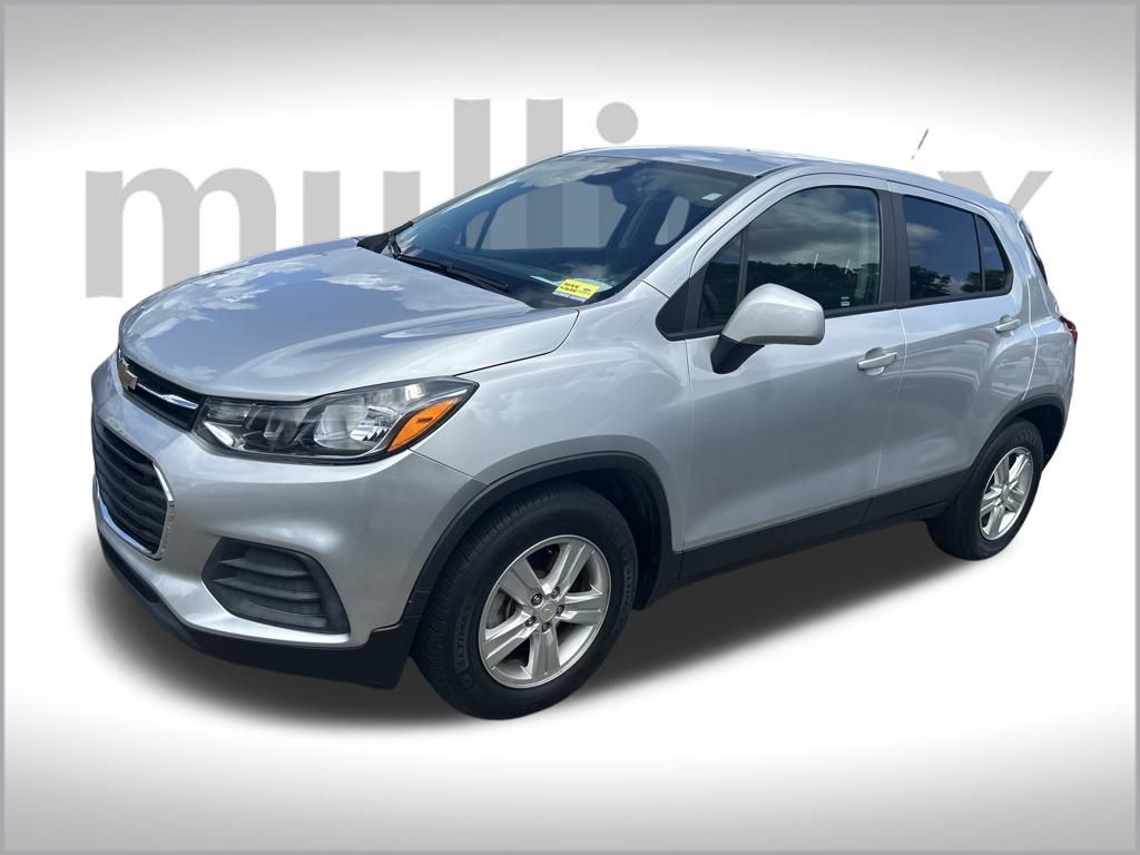 2022 Chevrolet Trax LS photo 3