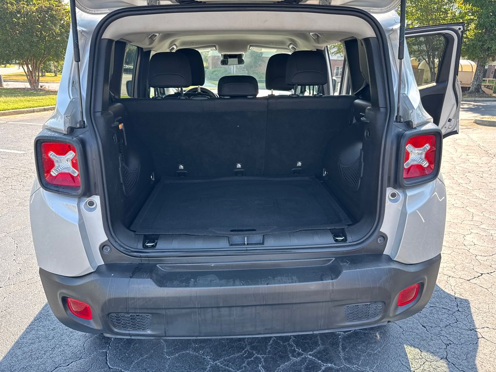 2019 Jeep Renegade Latitude photo 17