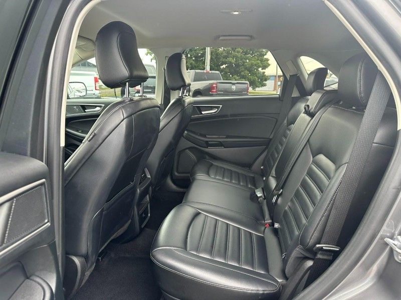 2023 Ford Edge SEL photo 9