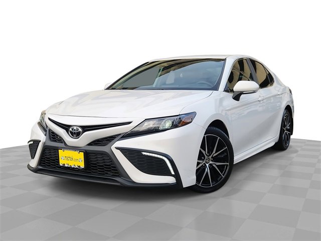 2024 Toyota Camry SE's photo