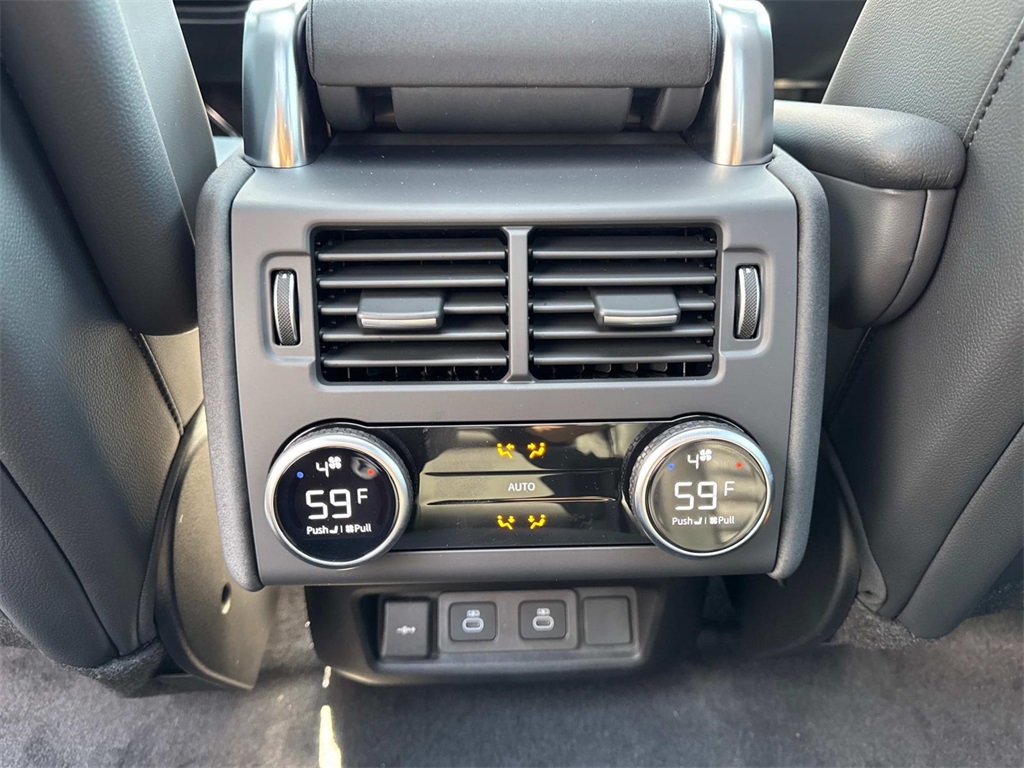 2025 Land Rover Discovery SE photo 16
