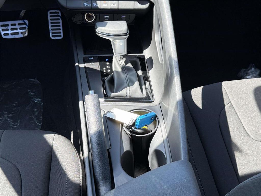 2025 Hyundai Elantra SEL Sport photo 21