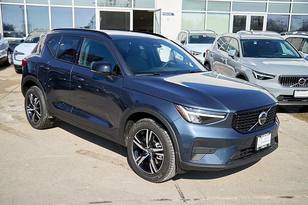 2026 VOLVO XC40 - Image 3