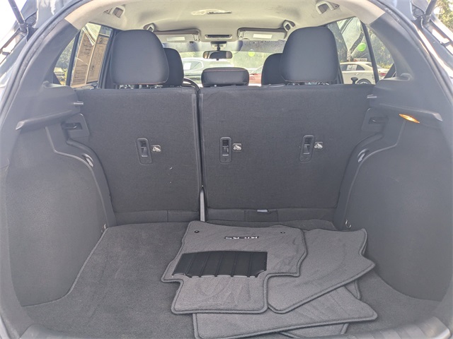 2022 Nissan Kicks SR photo 11