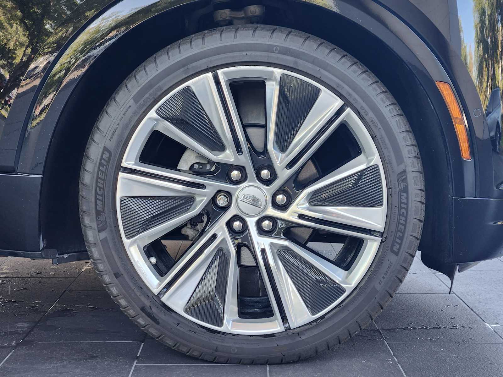 2024 Cadillac Lyriq Luxury photo 9
