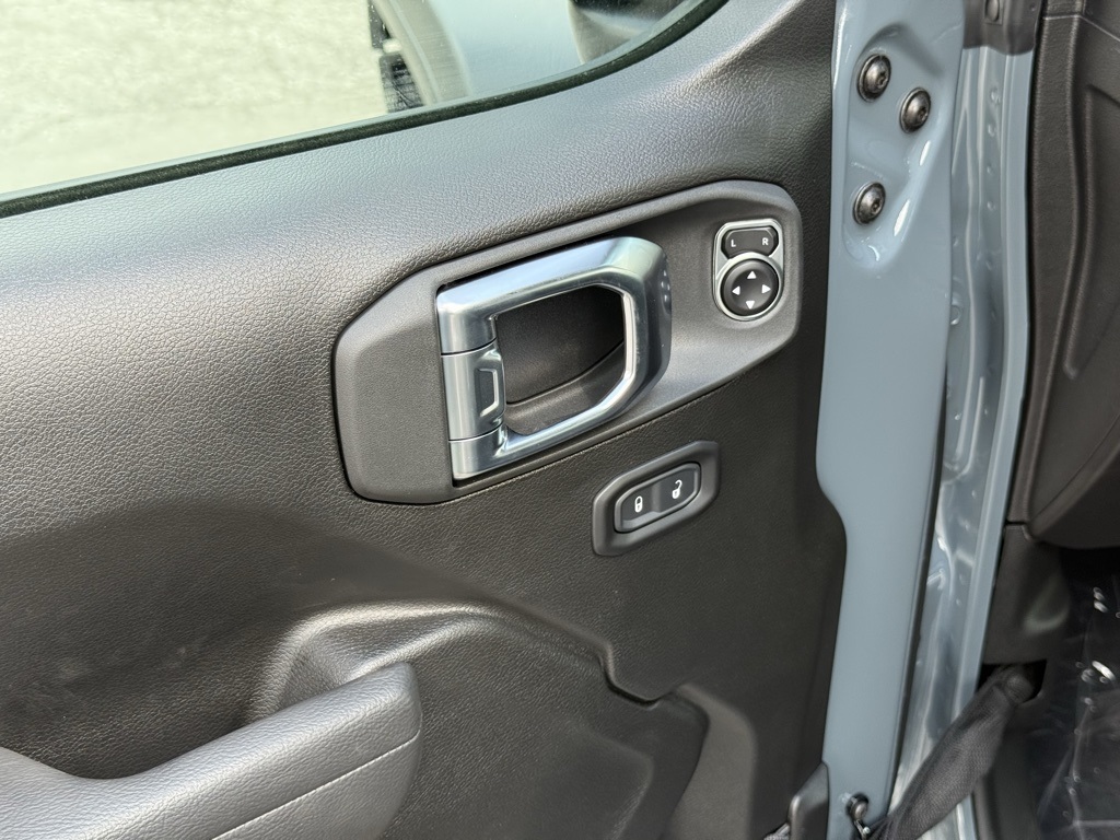 2025 Jeep Wrangler Sport S photo 11