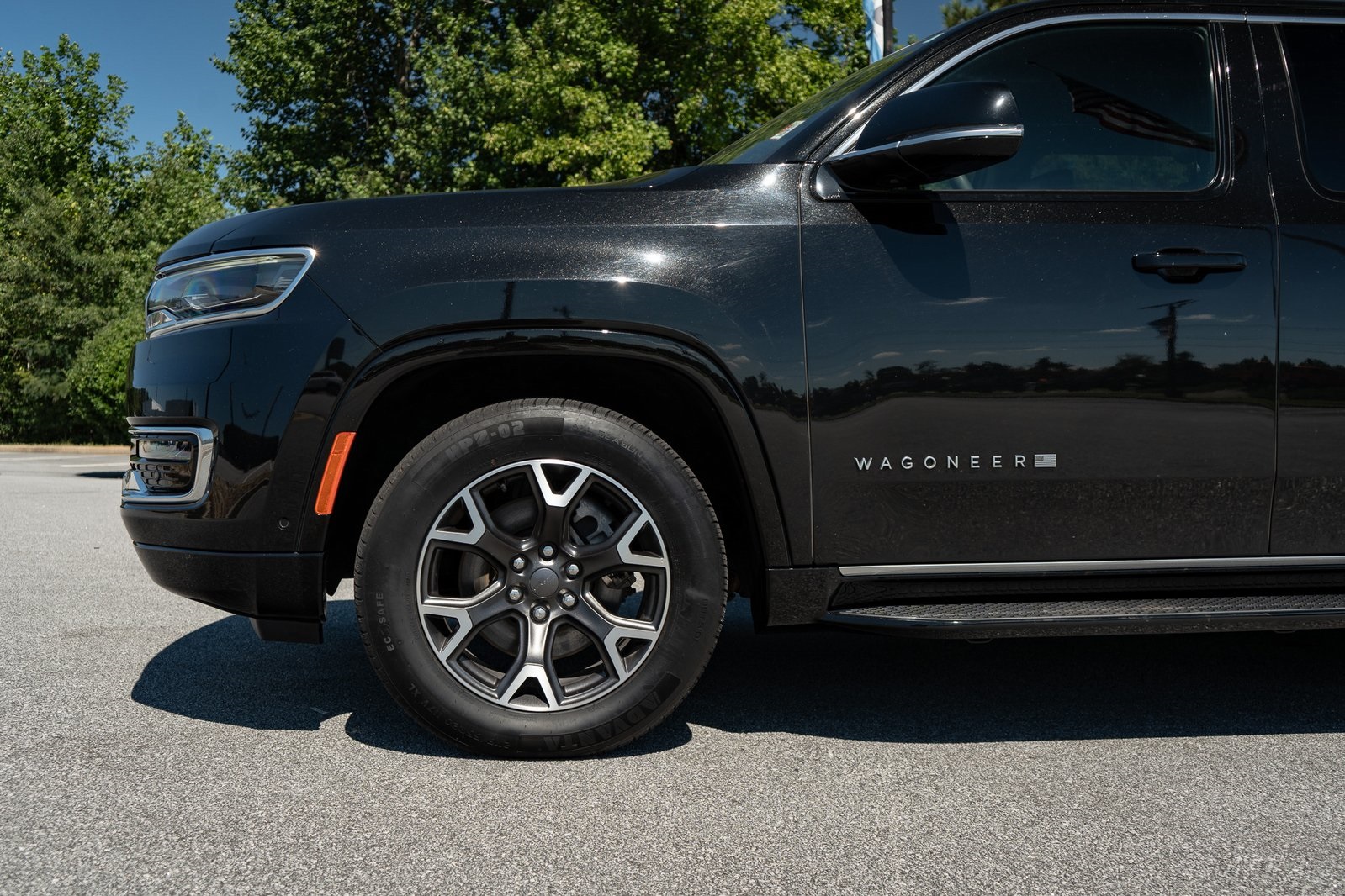 2023 Jeep Wagoneer L Series III photo 2