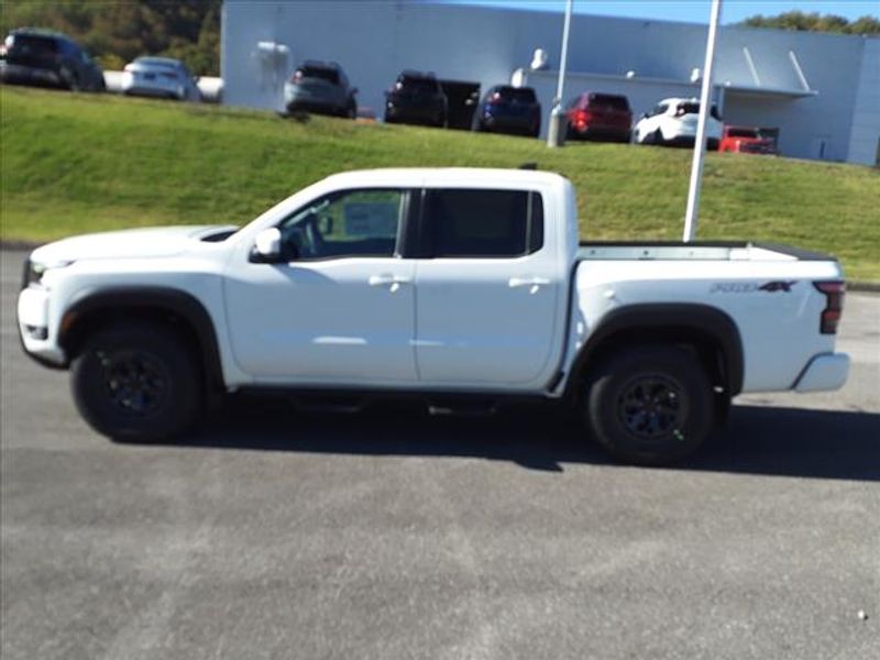 2025 Nissan Frontier Crew Cab PRO-4X photo 4