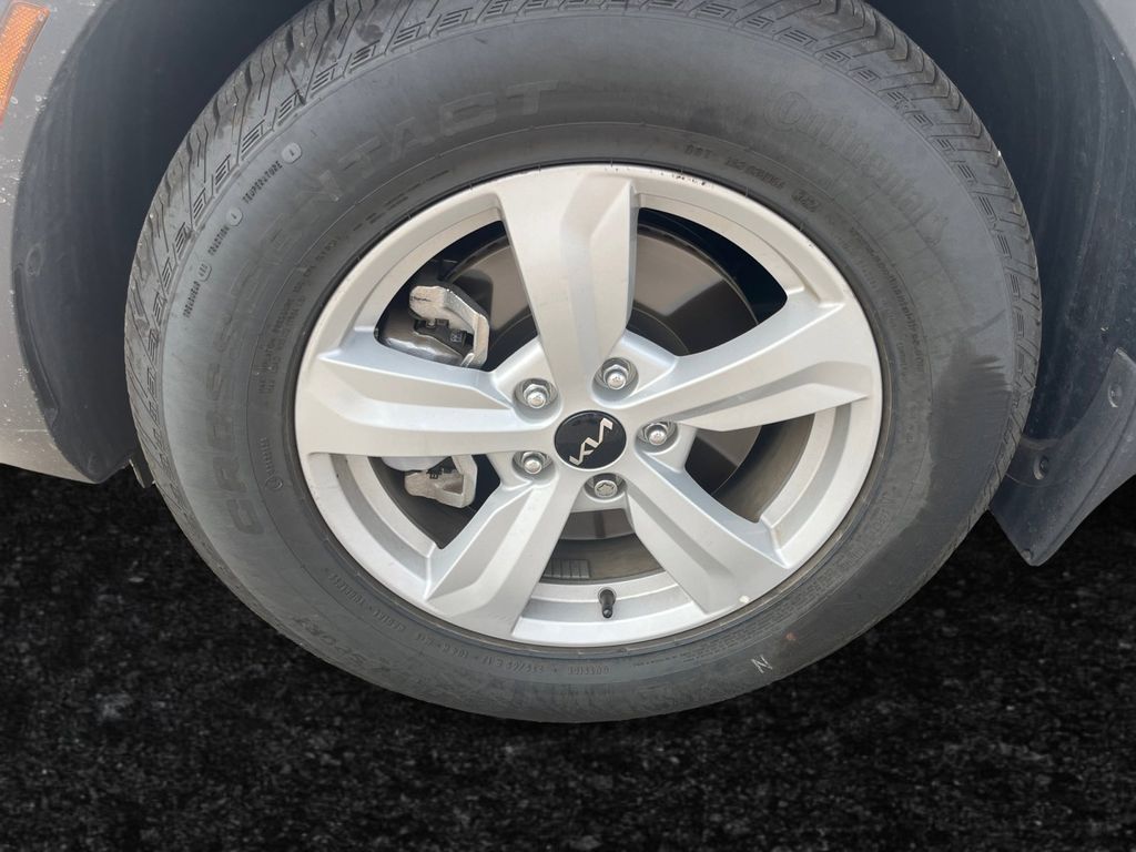 2025 Kia Sorento LX photo 15