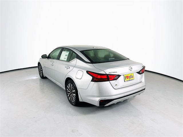 2025 Nissan Altima SV photo 4