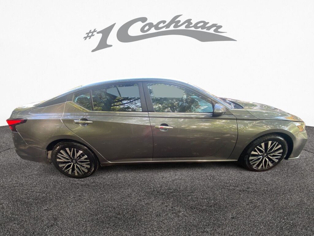 2023 Nissan Altima 2.5 SV photo 8