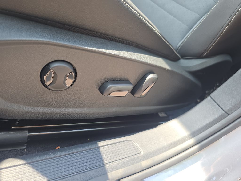 2025 Volkswagen Jetta 1.5T SE photo 4