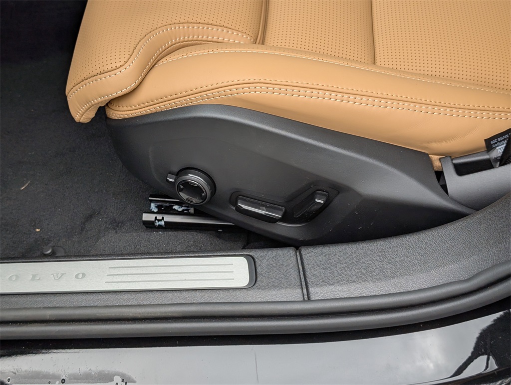 2026 Volvo V60 Cross Country B5 photo 13