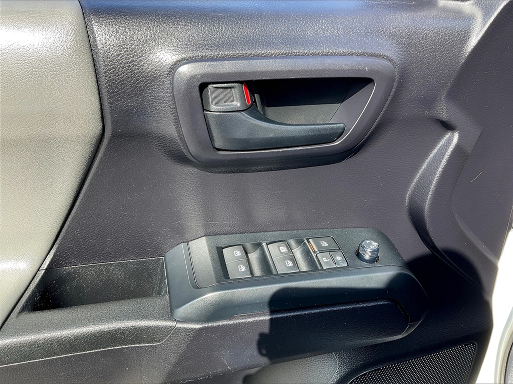 2020 Toyota Tacoma SR photo 32