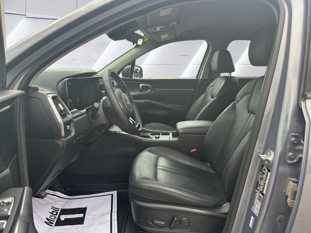 2023 Kia Sorento S photo 7