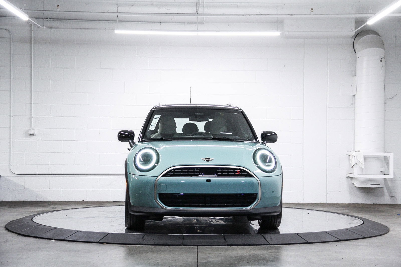 2026 Mini Cooper Hardtop S 4 Door Iconic photo 2