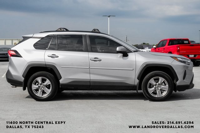 2023 Toyota RAV4 XLE photo 4