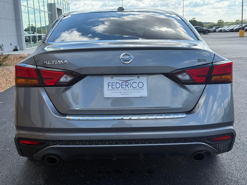 2022 Nissan Altima 2.5 SR photo 3