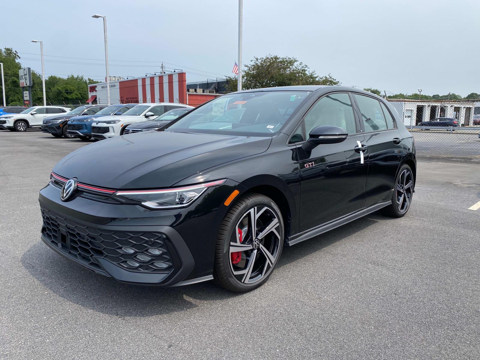 2025 Volkswagen Golf GTI SE's photo