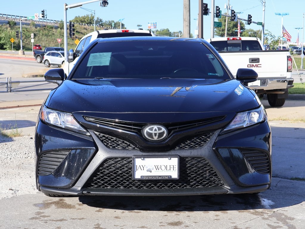 Used 2018 Toyota Camry SE with VIN 4T1B11HK5JU508343 for sale in Kansas City