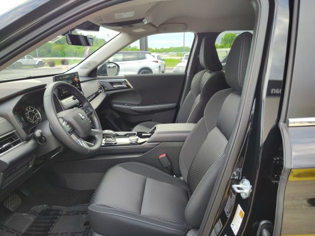 2025 Mitsubishi Outlander ES photo 11