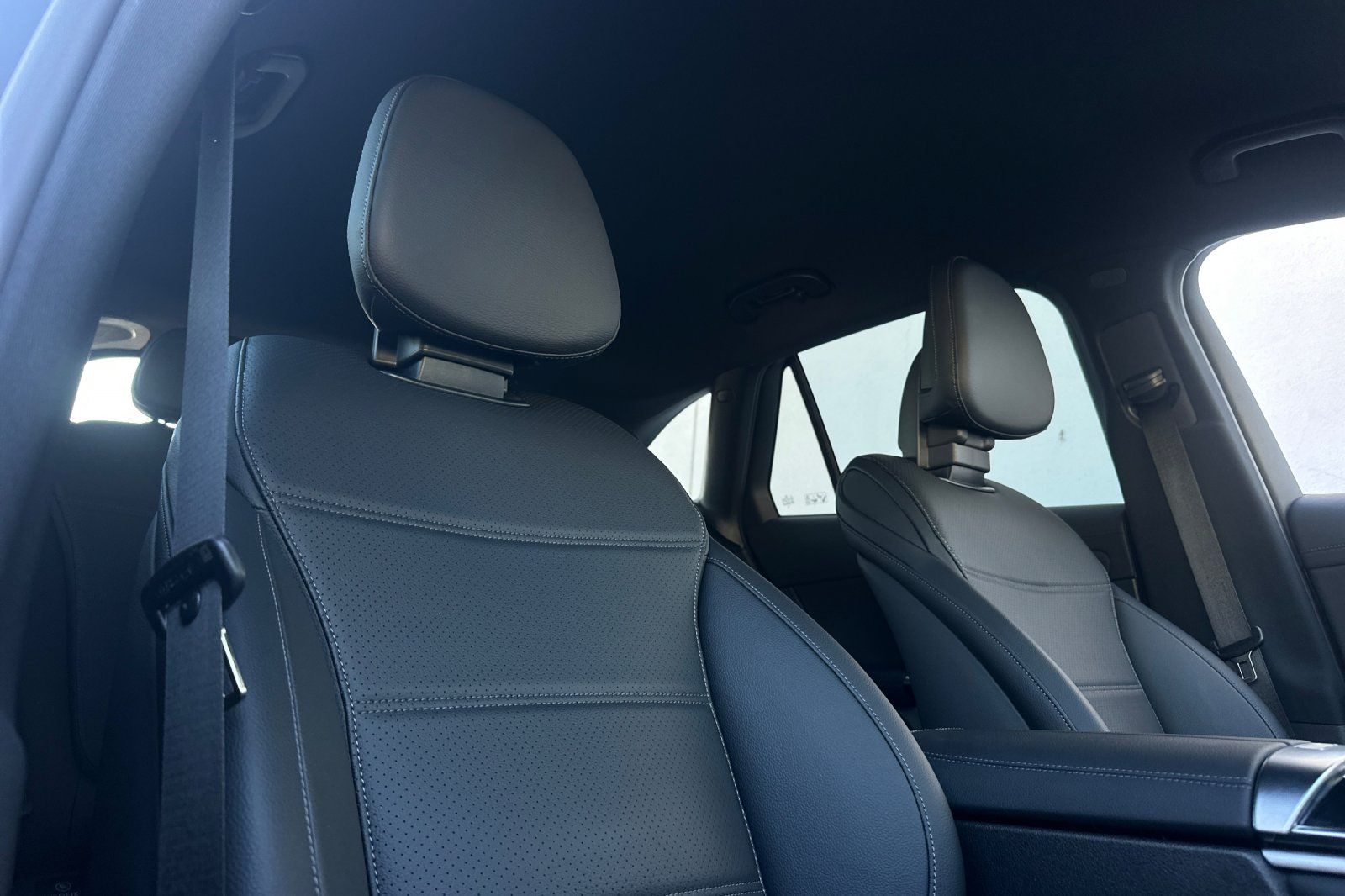 2025 Mercedes Benz GLC 300 photo 28