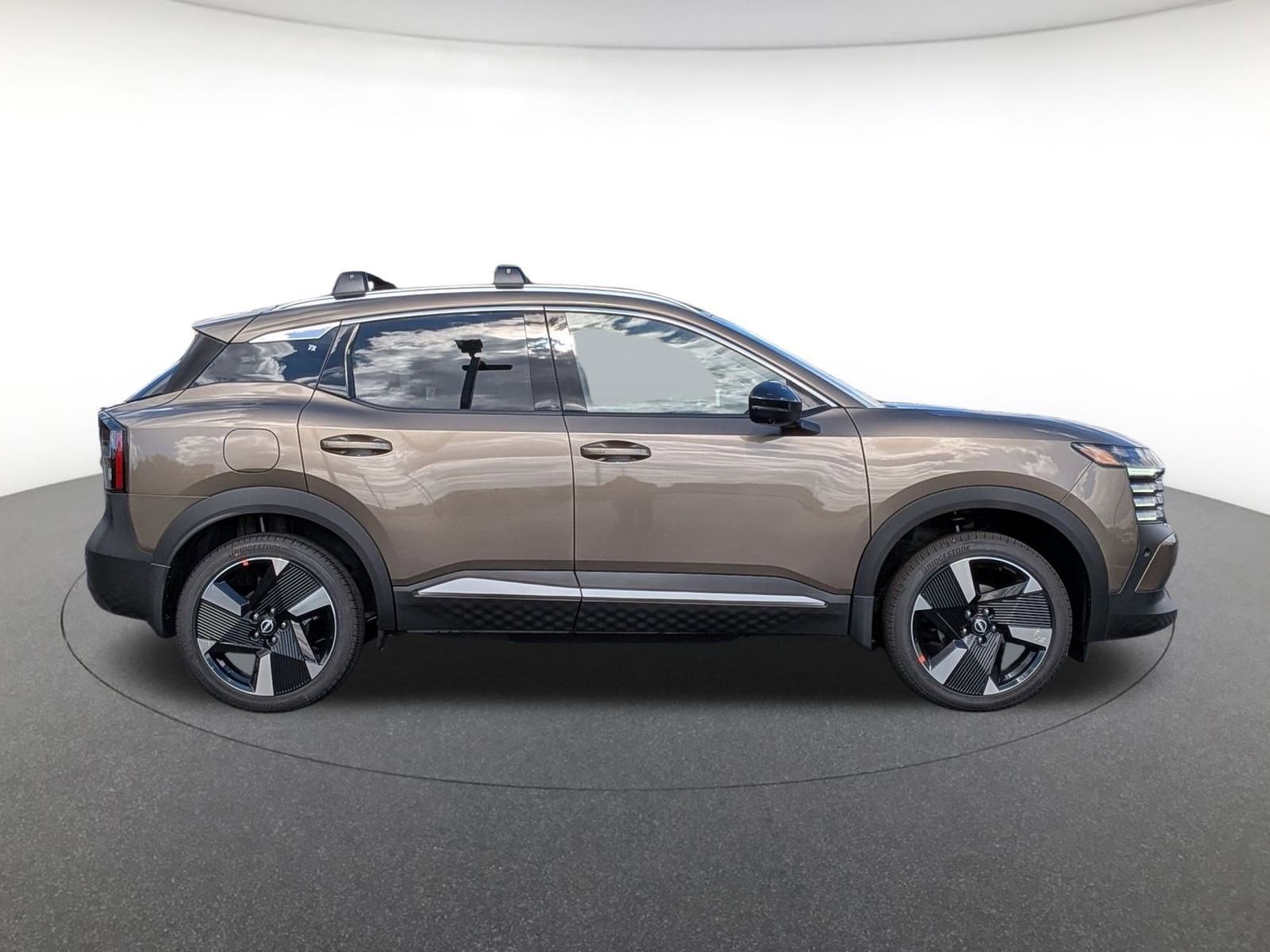 2026 Nissan Kicks SR photo 2