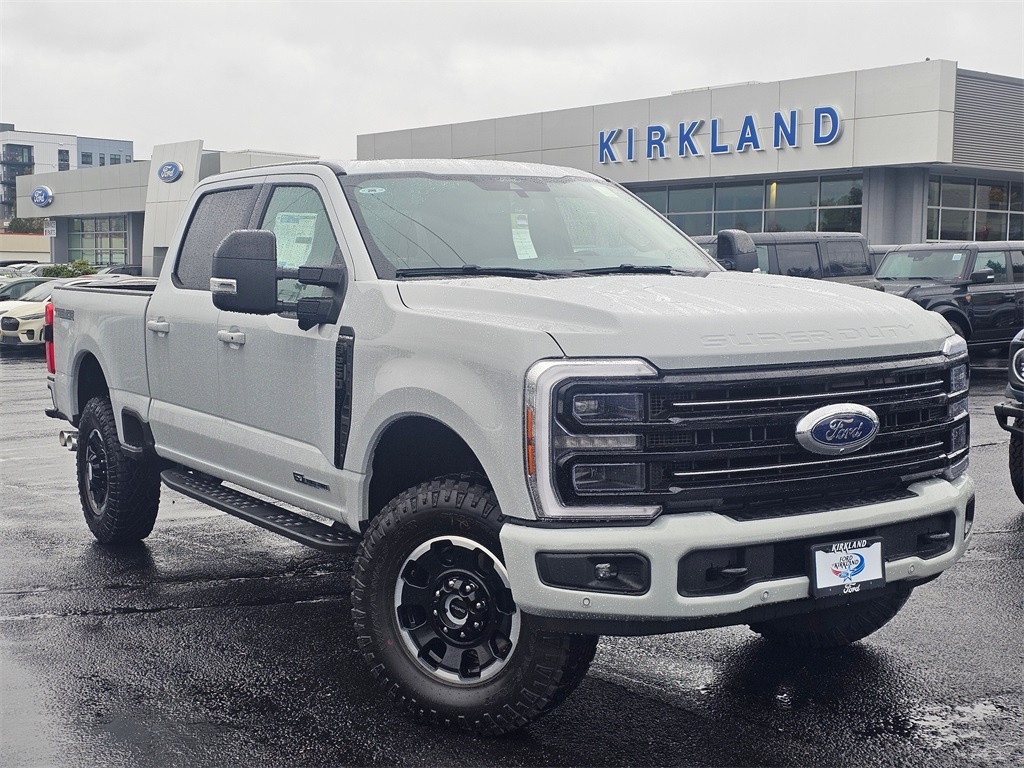 2026 Ford F-250 Super Duty Platinum's photo