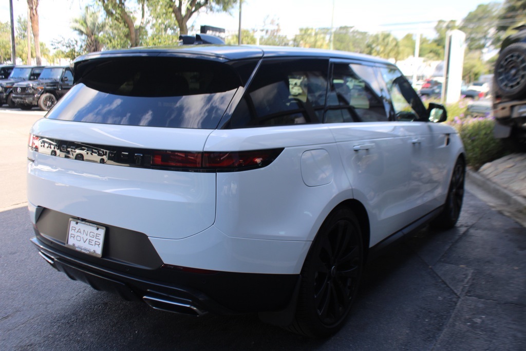 2024 Land Rover Range Rover Sport SE photo 6