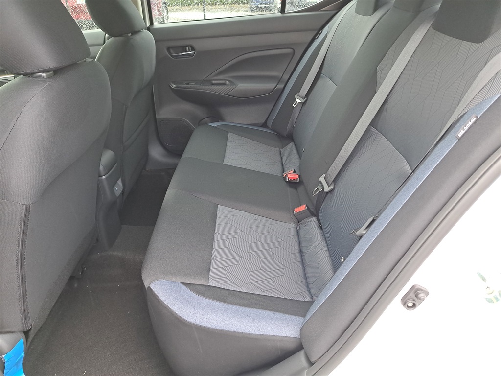 2025 Nissan Versa 1.6 SV photo 10