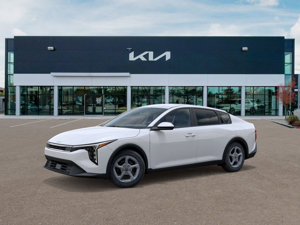 2025 Kia K4 LXS photo 3