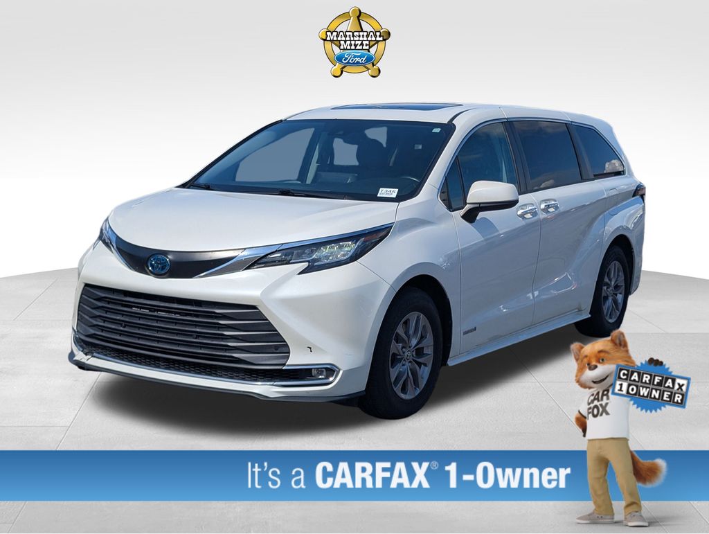 2021 Toyota Sienna XLE's photo