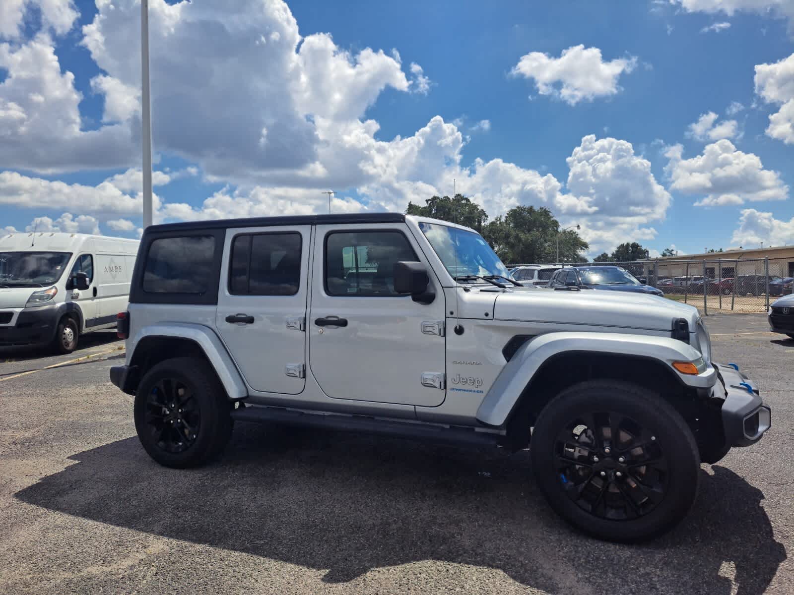 2023 Jeep Wrangler 4xe Sahara photo 3