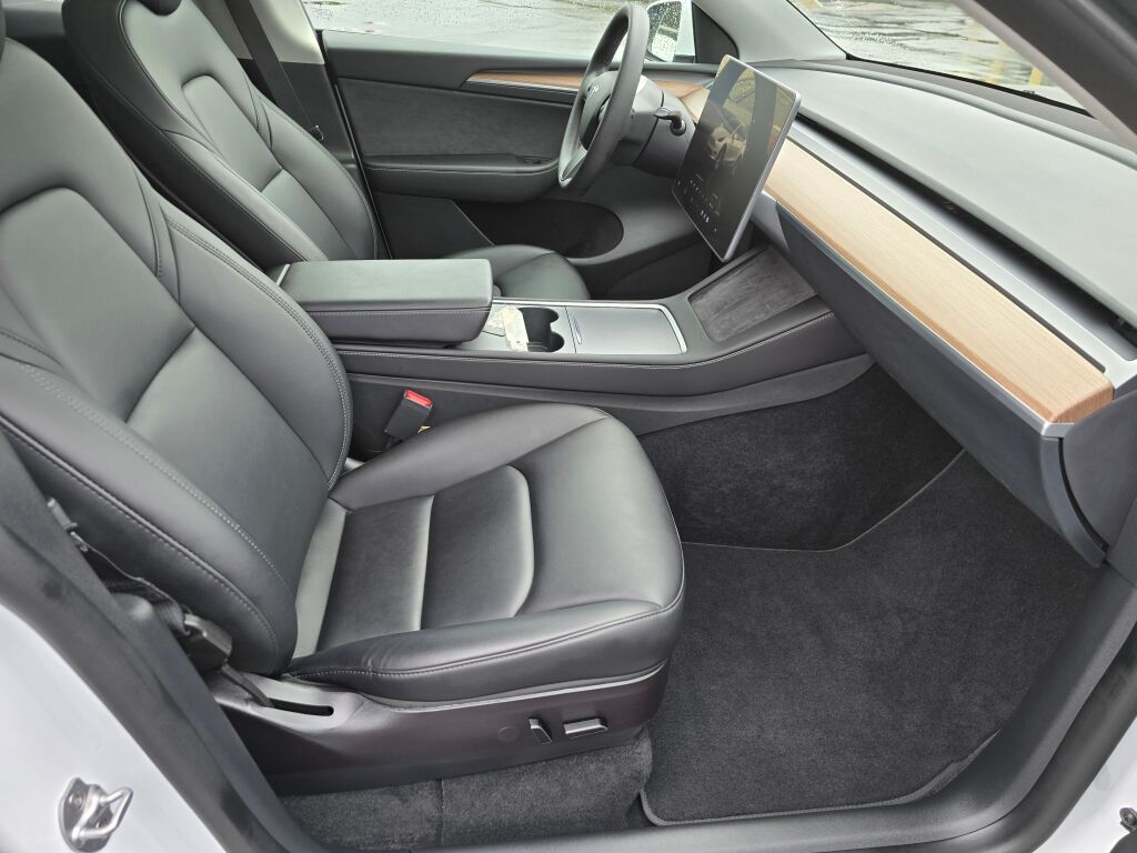 2023 Tesla Model Y Long Range photo 11
