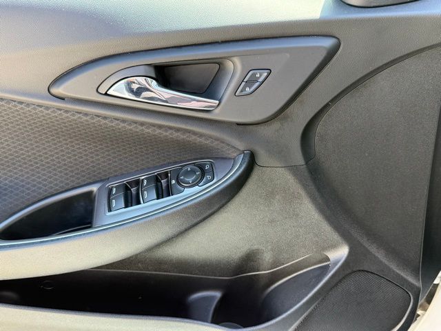 Used 2016 Iridescent Pearl Tricoat Chevrolet LT image 31