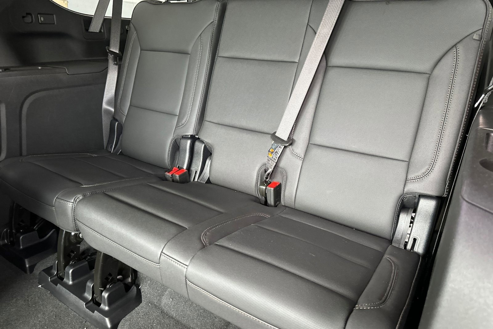 2025 Chevrolet Suburban High Country photo 16