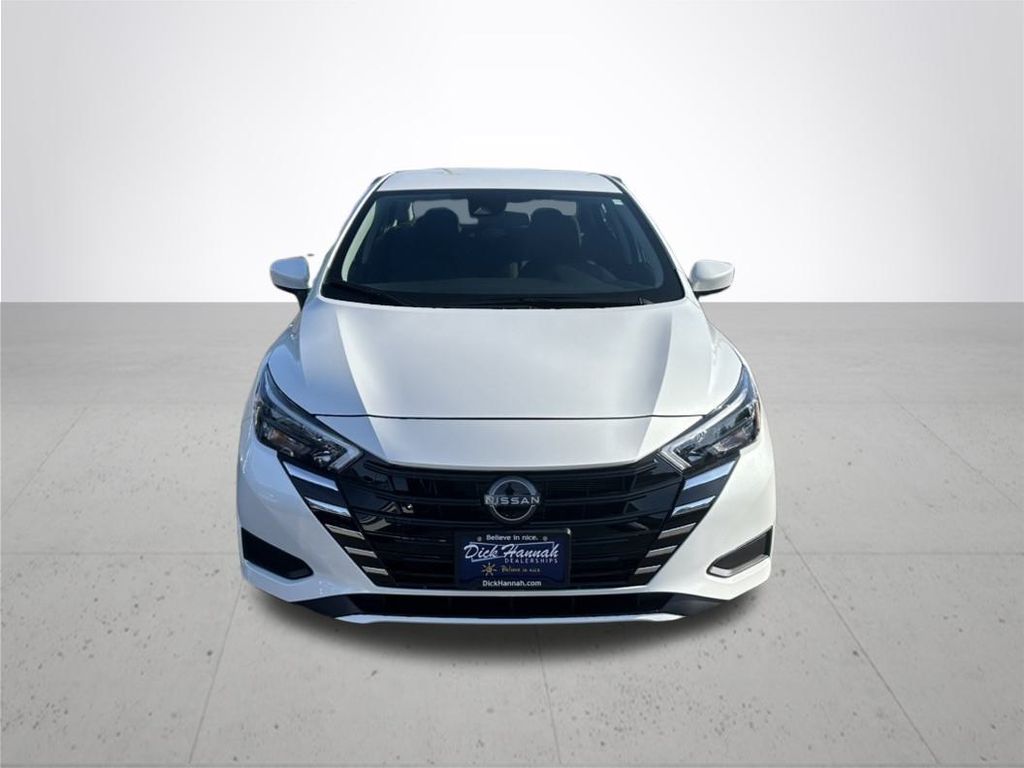 2025 Nissan Versa 1.6 SV photo 3