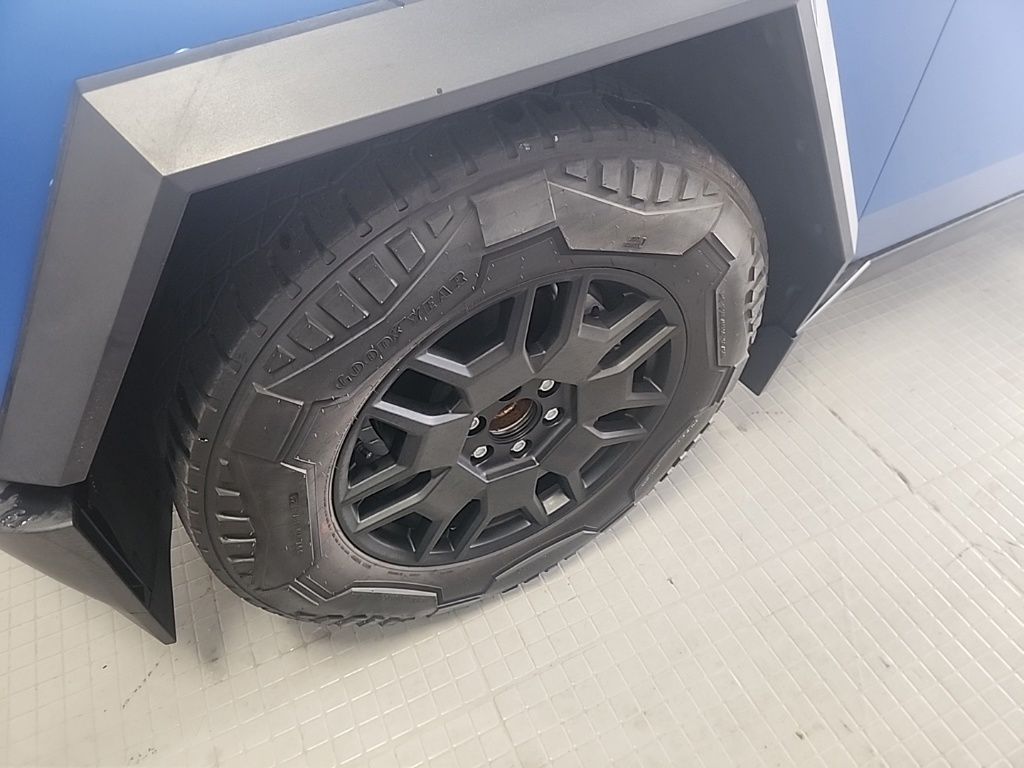 2024 Tesla Cybertruck photo 7