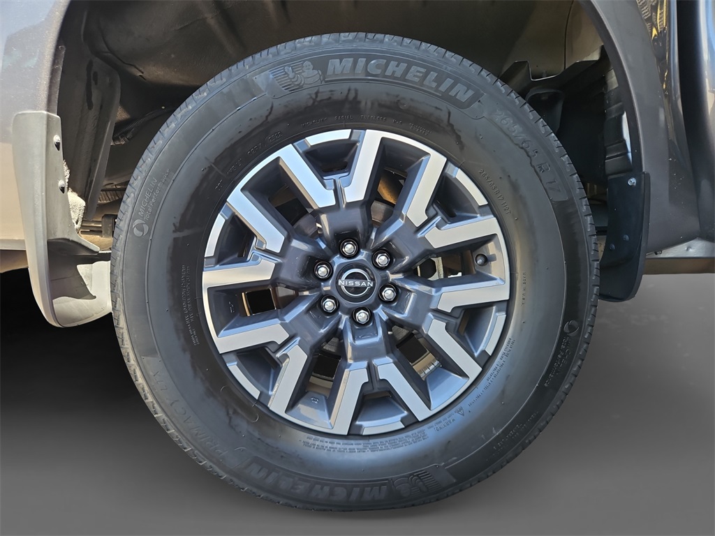 2022 Nissan Frontier Crew Cab photo 7