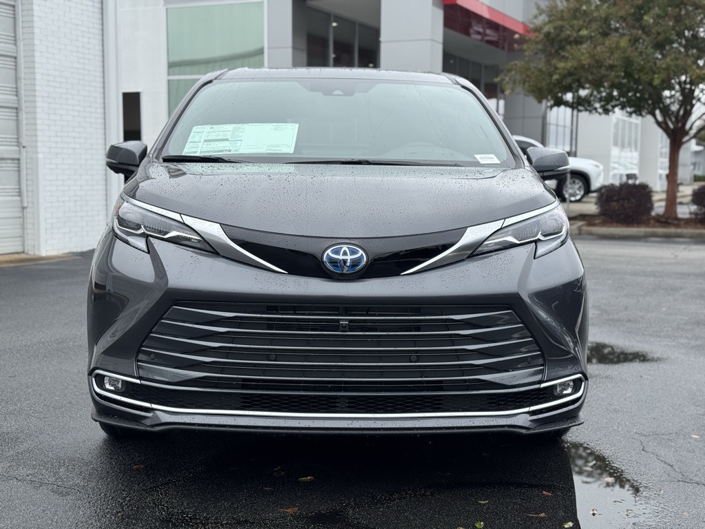2025 Toyota Sienna Platinum photo 3