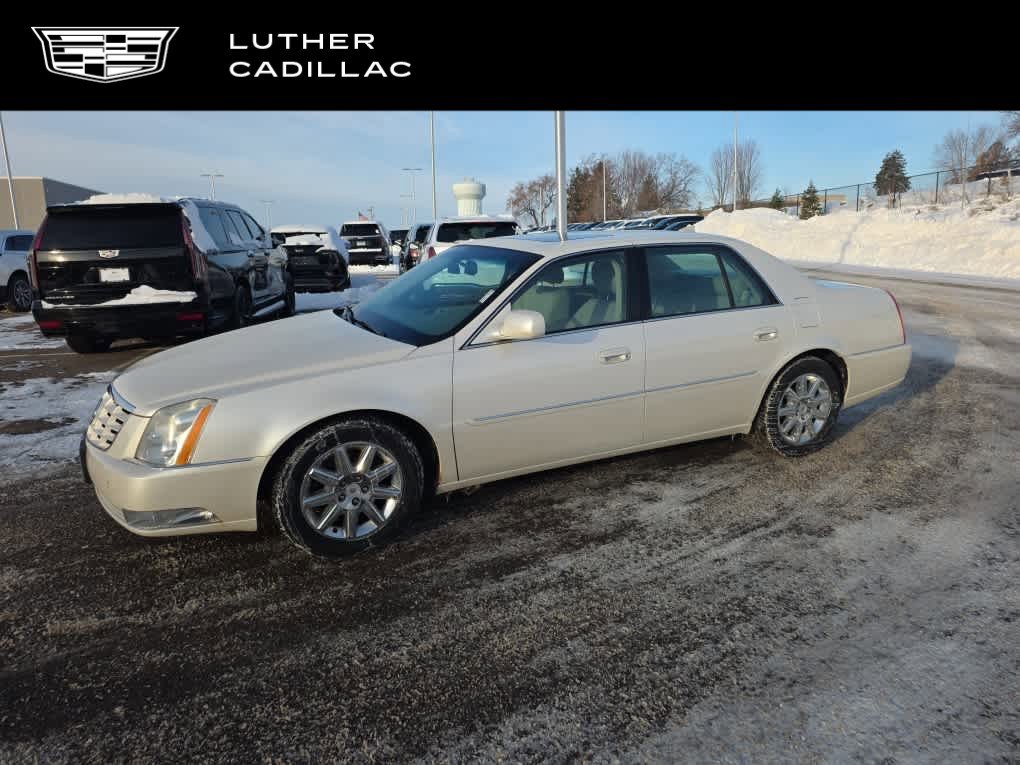 2011 Cadillac DTS Premium Collection's photo