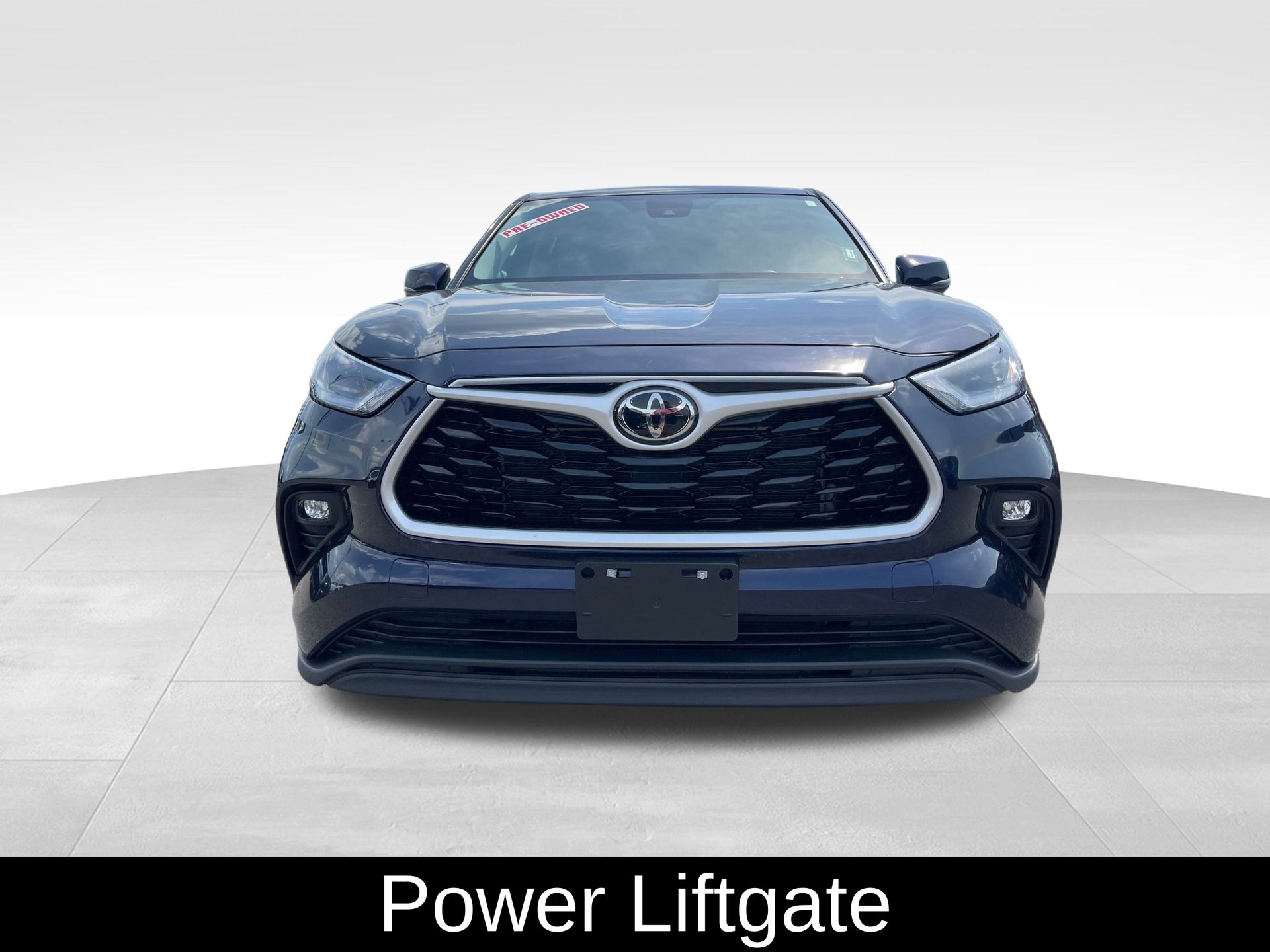 2023 Toyota Highlander LE photo 2