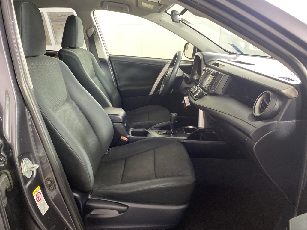 2018 Toyota RAV4 LE photo 28