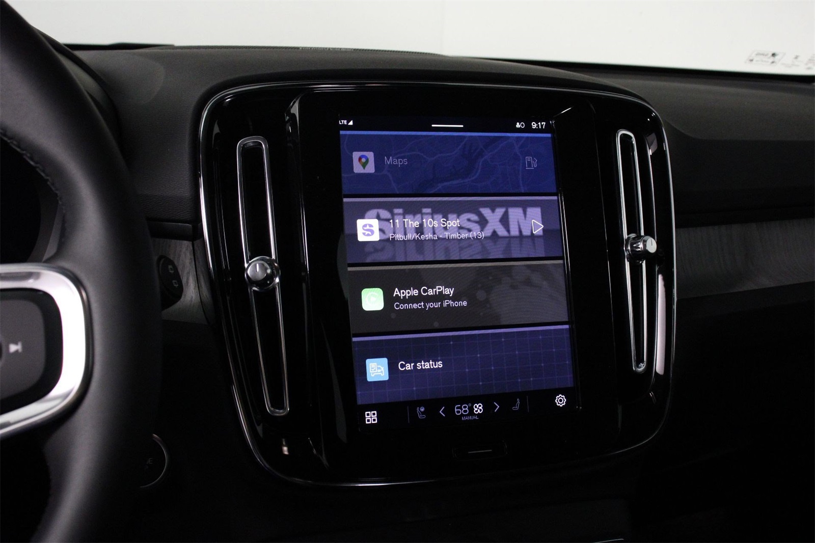 2025 Volvo XC40 photo 6