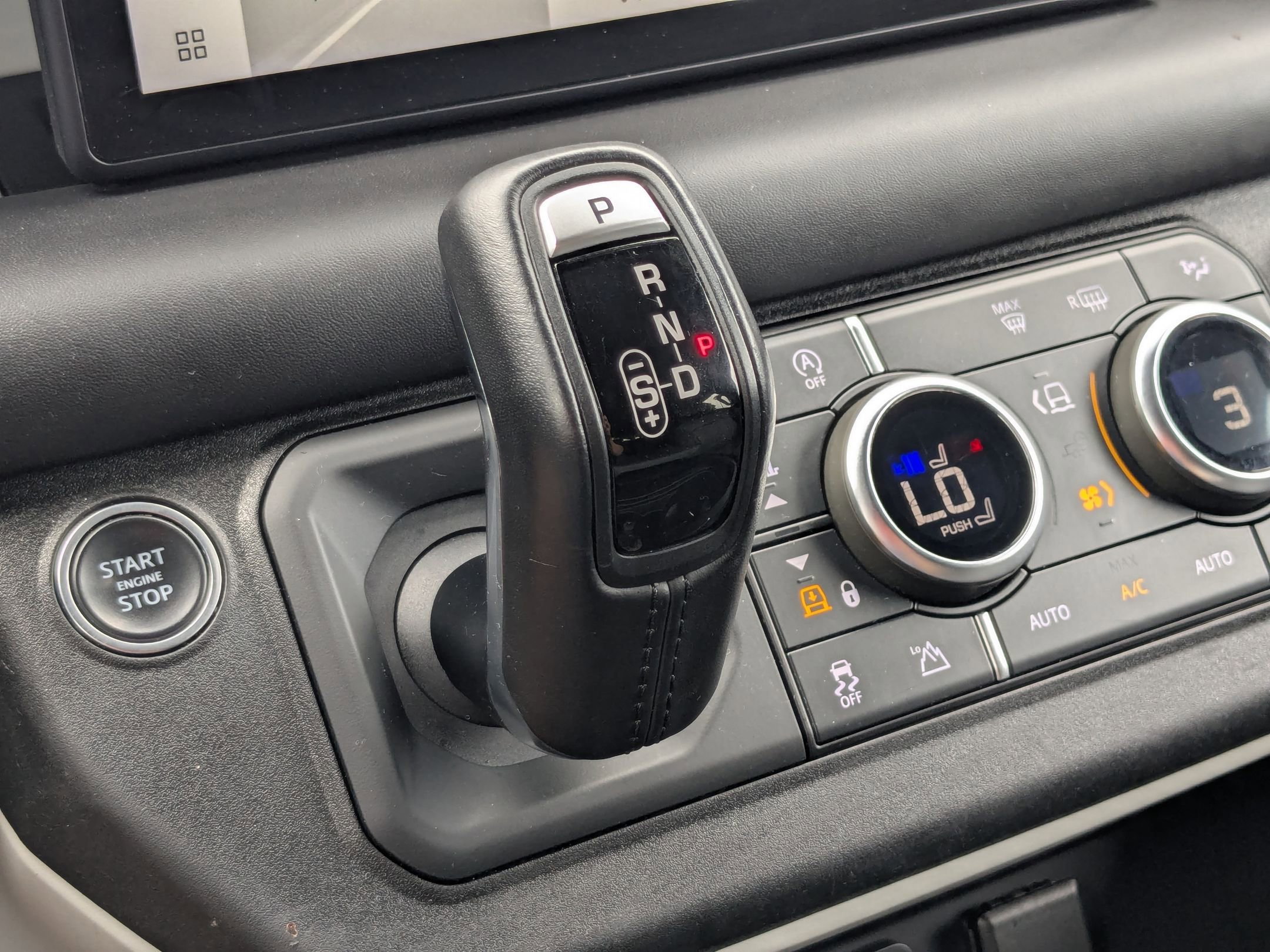 2022 Land Rover Defender X-Dynamic HSE photo 11