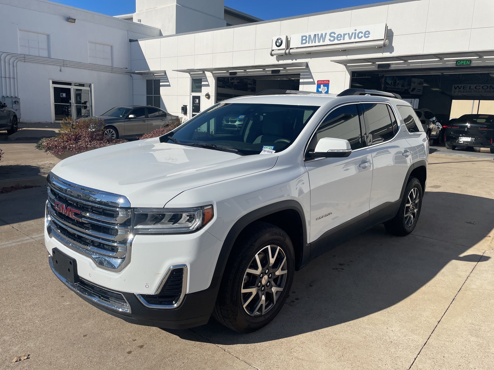 2023 GMC Acadia SLE's photo