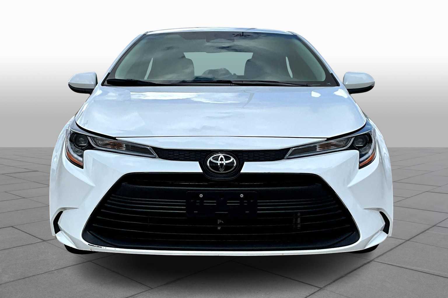 2024 Toyota Corolla LE photo 3