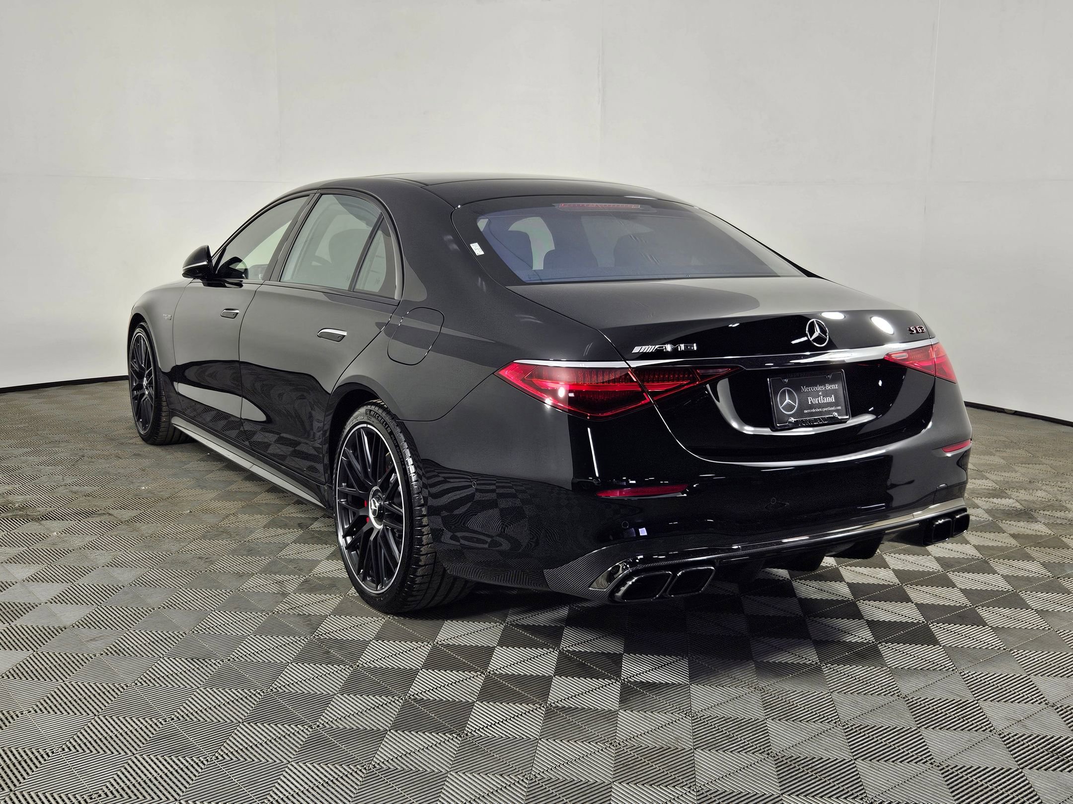 2025 Mercedes Benz S AMG 63 e 4MATIC photo 3