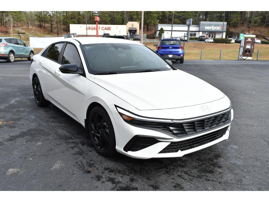 2026 Hyundai Elantra SEL Sport photo 2