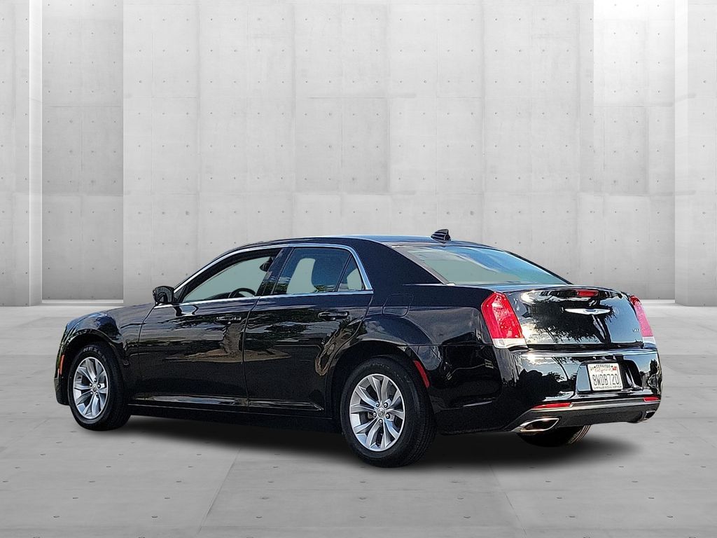 2021 Chrysler 300 Touring photo 2